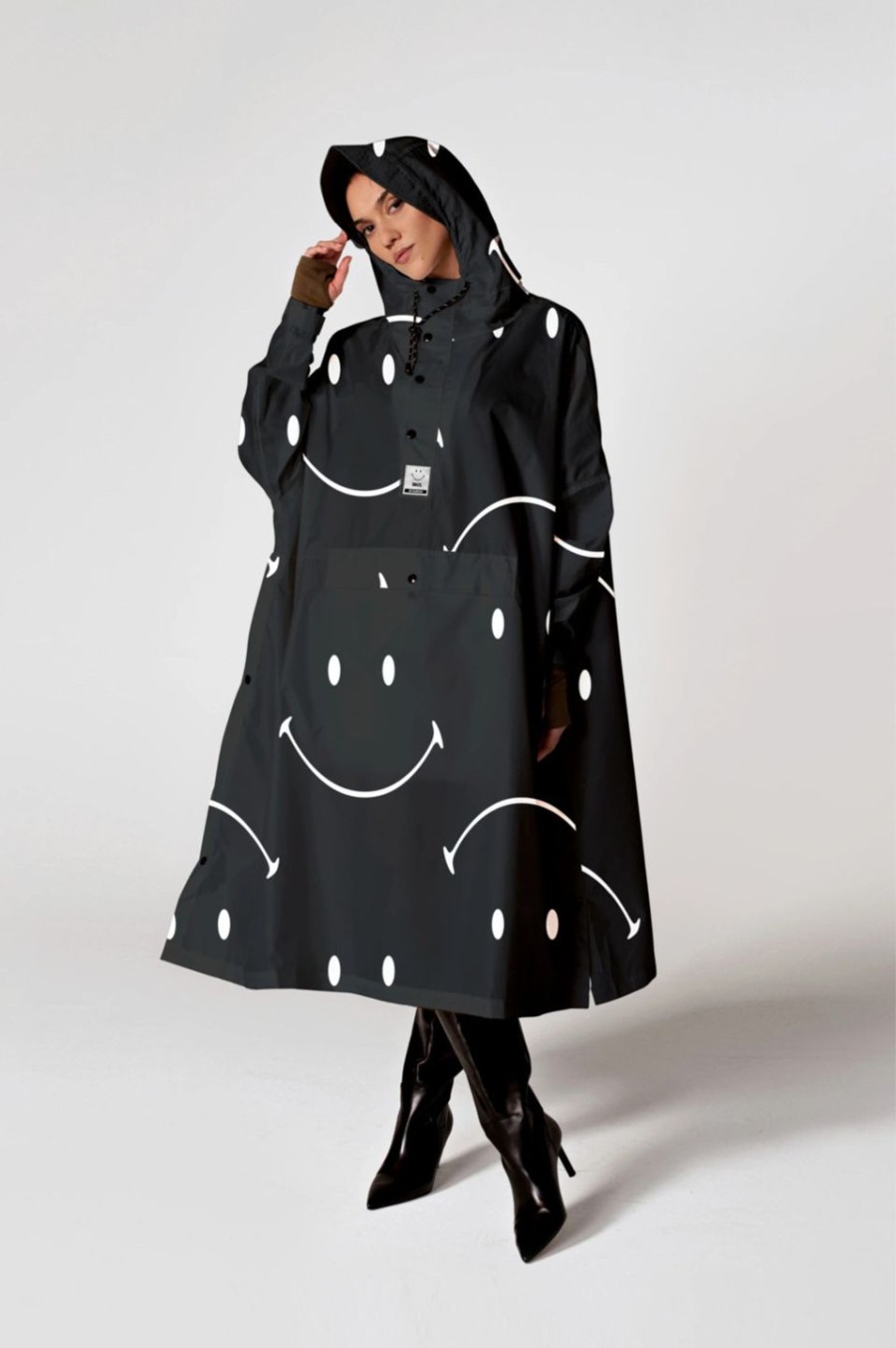 Naiset Rainkiss Kevyet Takit | Classic Smiley -Sadeponcho Musta